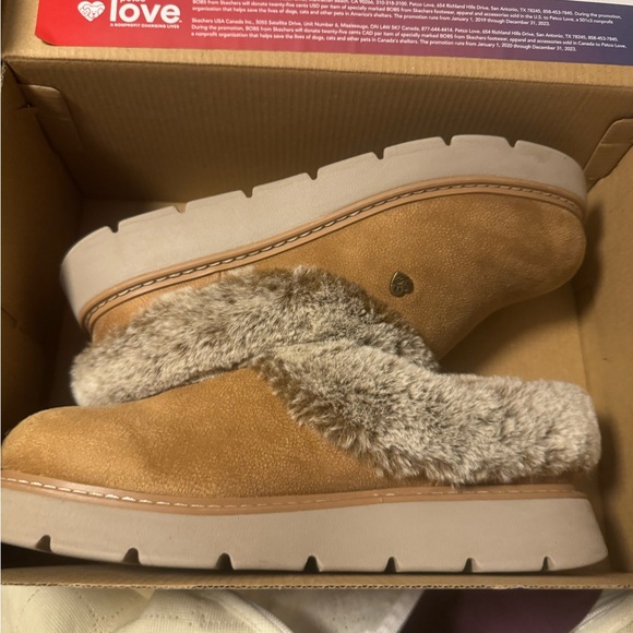 Women’s Indoor/Outdoor Slippers - Picture 2 of 4